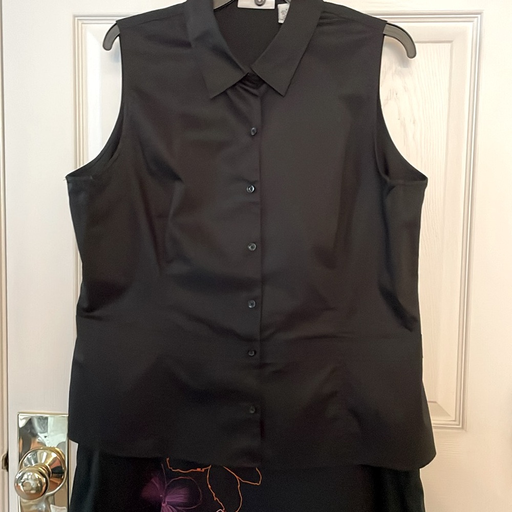 XL sleeveless black Blouse peplum hem, button front top